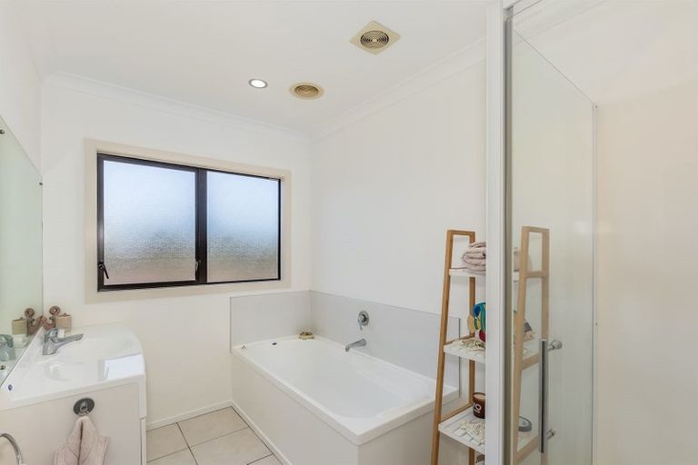 Photo of property in 19 Te Puia Drive, Aotea, Porirua, 5024