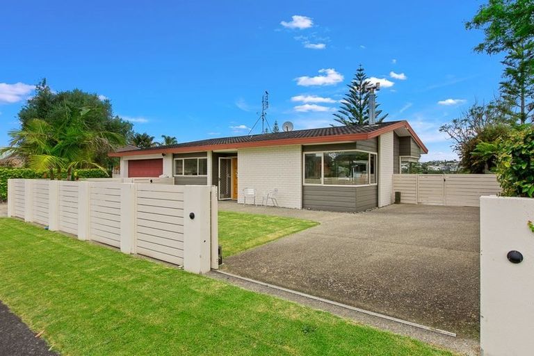 Photo of property in 24 Settlers Grove, Orewa, 0931