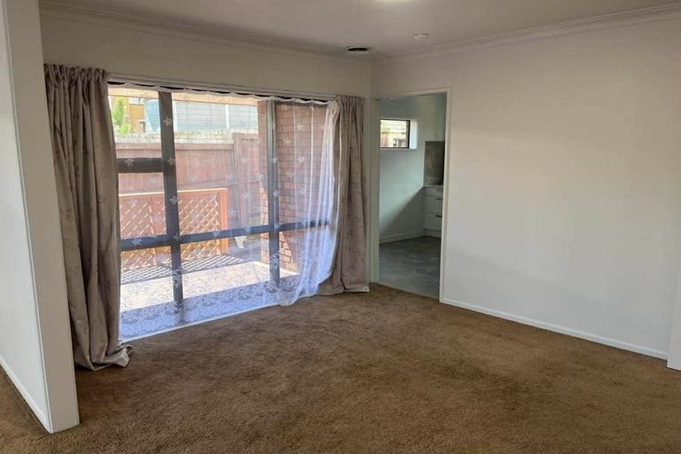 Photo of property in 2/107 Moore Street, Howick, Auckland, 2014
