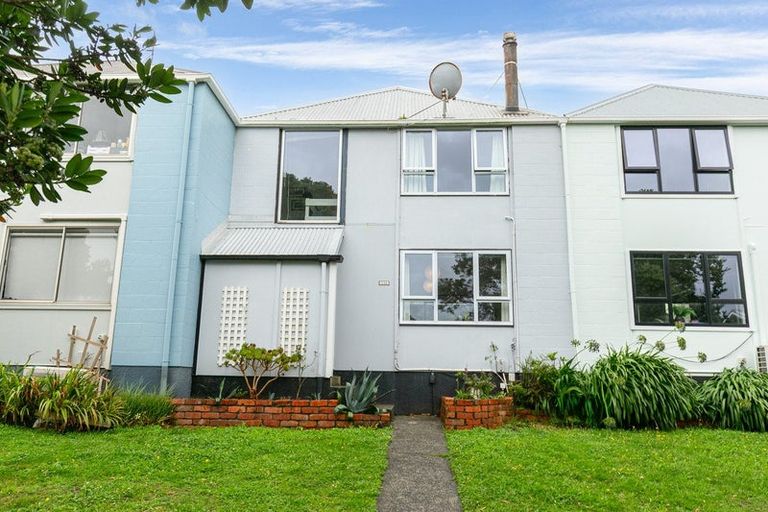 Photo of property in 116 Akaroa Drive, Maupuia, Wellington, 6022