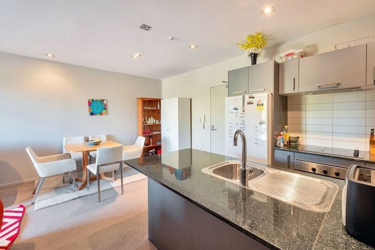 Photo of property in Shoal Haven Apartments, 206a/130 Anzac Street, Takapuna, Auckland, 0622
