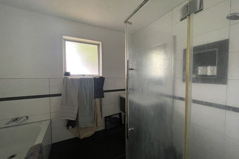 Photo of property in 26 Totaravale Drive, Totara Vale, Auckland, 0629