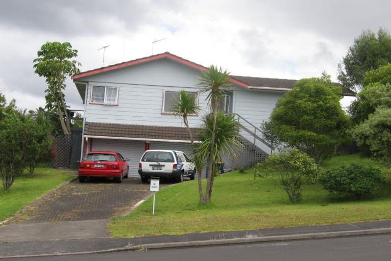 Photo of property in 16 Tetrarch Place, Totara Vale, Auckland, 0629