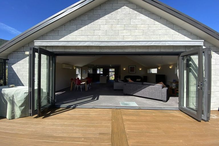 Photo of property in 10 Nautique Place, Waikawa, Picton, 7220