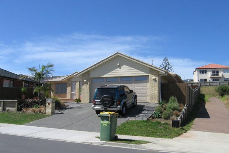 Photo of property in 17 Gleanor Avenue, Oteha, Auckland, 0632