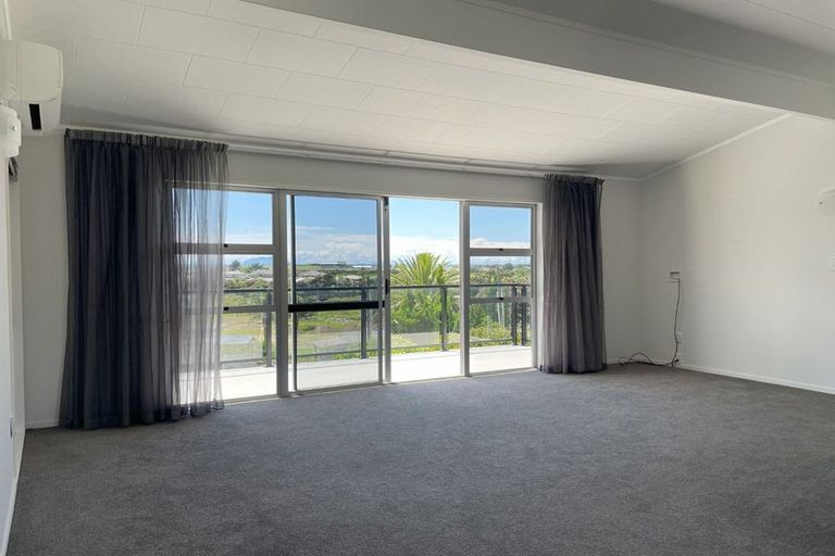 Photo of property in 18 Seaview Road, Ruakaka, 0116