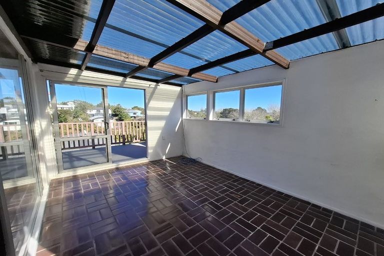 Photo of property in 1/23 Drome View Place, Beach Haven, Auckland, 0626