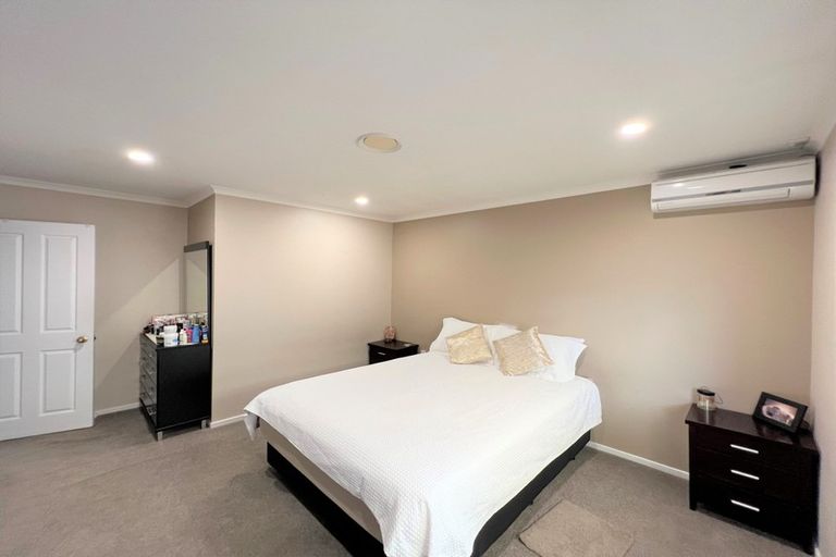 Photo of property in 2 Tir Conaill Avenue, Flat Bush, Auckland, 2019