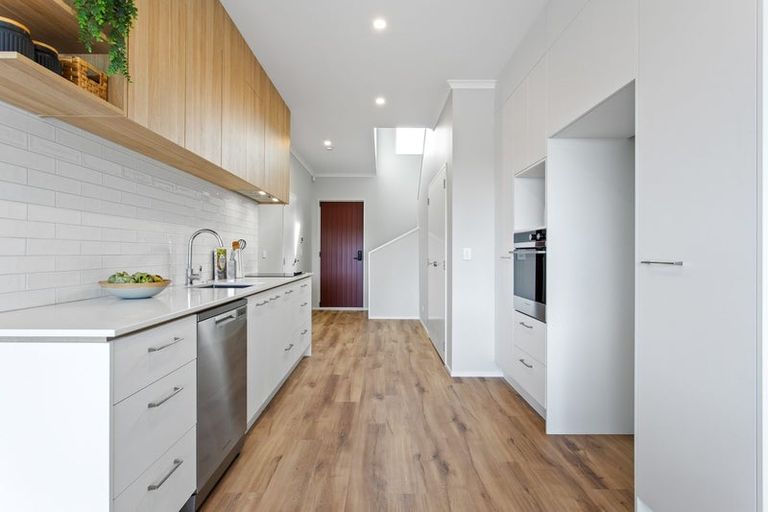 Photo of property in 27 William Calvert Drive, Swanson, Auckland, 0614