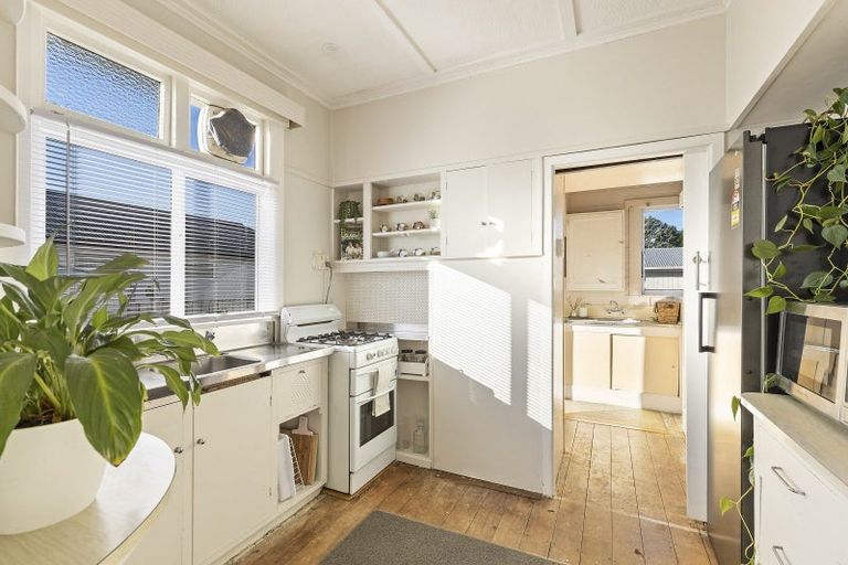 Photo of property in 389 Carrington Street, Upper Vogeltown, New Plymouth, 4310