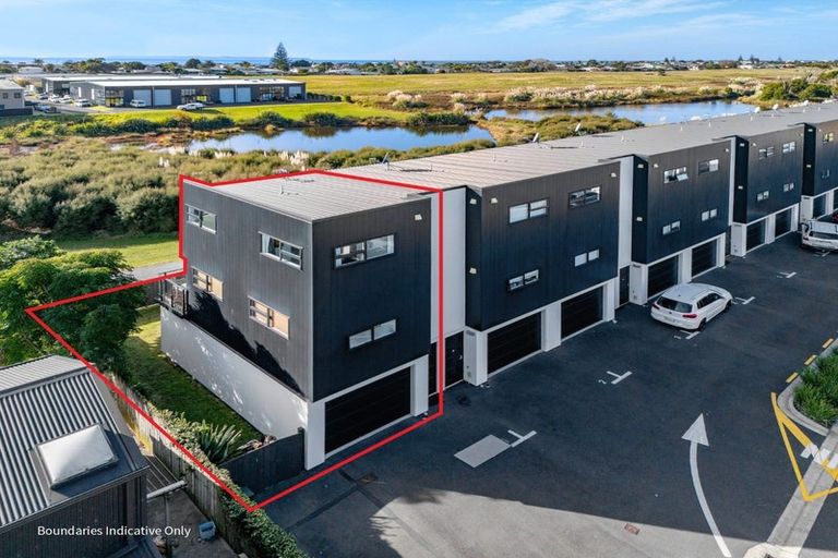 Photo of property in 1/22 Ashley Place, Papamoa Beach, Papamoa, 3118