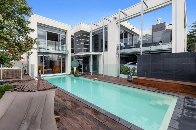 Photo of property in 169 Lake Crescent, Hamilton Lake, Hamilton, 3204