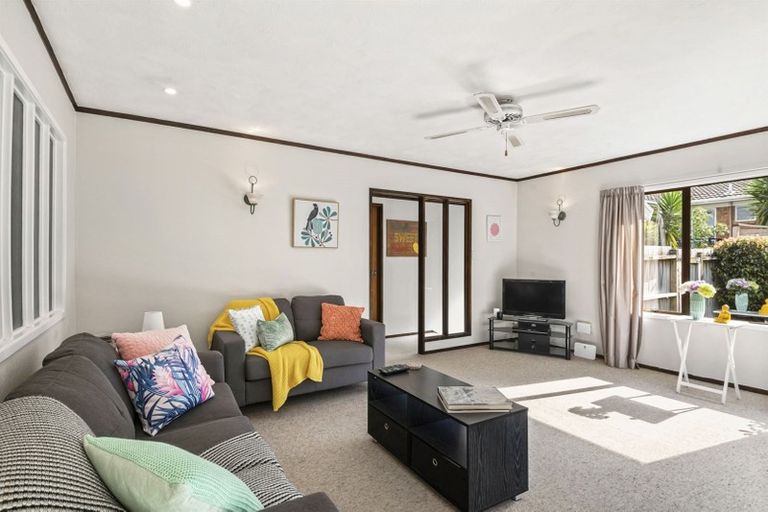 Photo of property in 2/10 Tobruk Crescent, Milford, Auckland, 0620