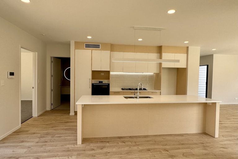 Photo of property in 72 Arran Drive, Orewa, 0931