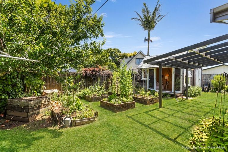 Photo of property in 18 Sarah Avenue, Whitianga, 3510