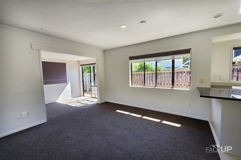 Photo of property in 1/179 Wiseley Road, West Harbour, Auckland, 0618