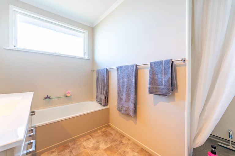 Photo of property in 17 Kenilworth Road, Oamaru North, Oamaru, 9400