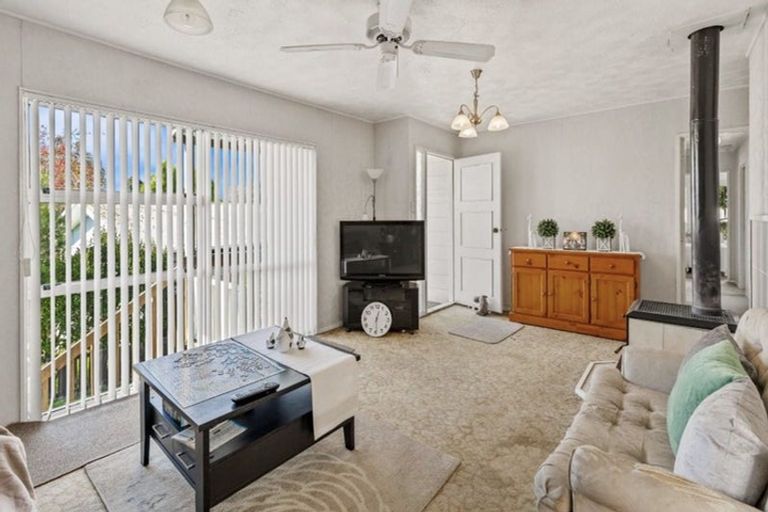 Photo of property in 26 Beauchamp Drive, Massey, Auckland, 0614