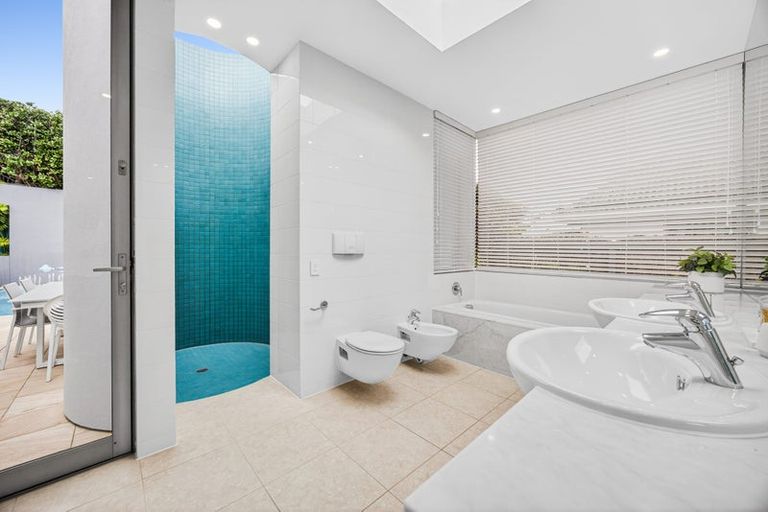 Photo of property in 19 Bournemouth Terrace, Murrays Bay, Auckland, 0630