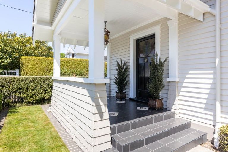 Photo of property in 83 Brougham Street, New Plymouth, 4310