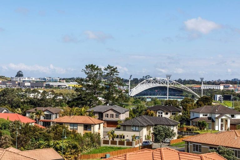 Photo of property in 15a Living Stream Road, Albany Heights, Auckland, 0632