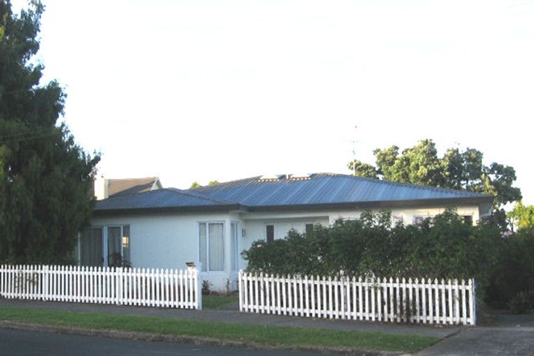 Photo of property in 1/6 Blackett Crescent, Meadowbank, Auckland, 1072