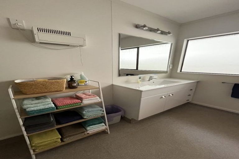 Photo of property in 8/24 Acheron Road, Paremata, Porirua, 5026