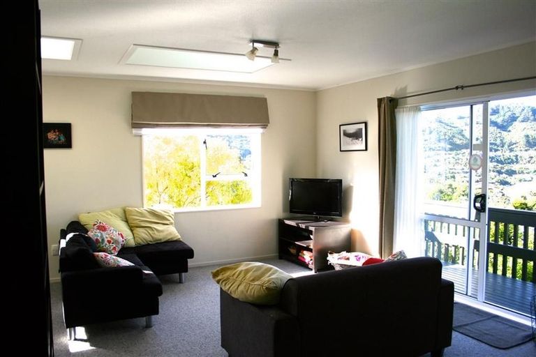 Photo of property in 1 Sasanqua Way, Crofton Downs, Wellington, 6035