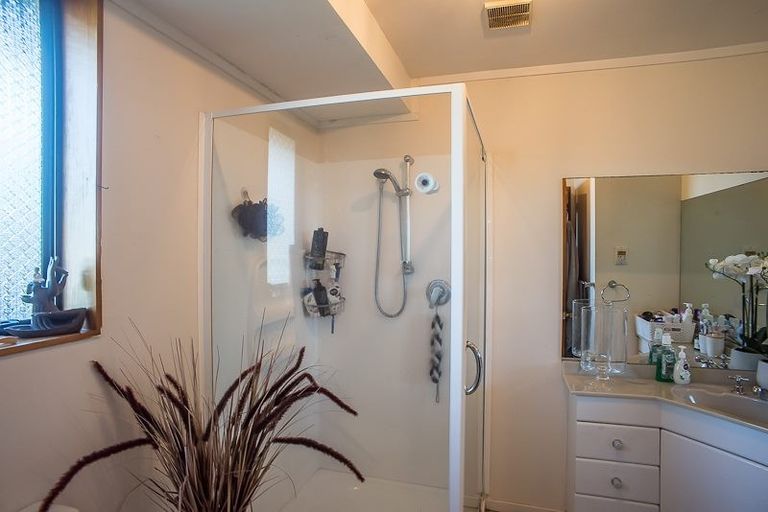 Photo of property in 5 Chilton Drive, Paraparaumu, 5032