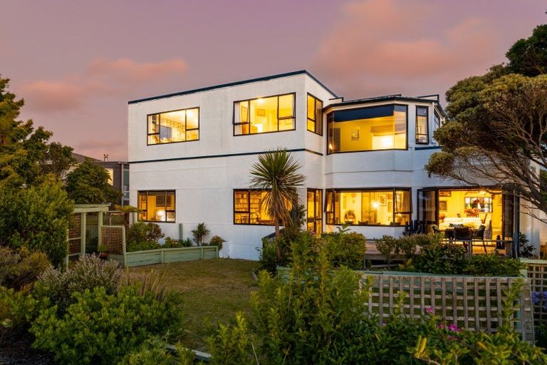 Photo of property in 73 Manly Street, Paraparaumu Beach, Paraparaumu, 5032