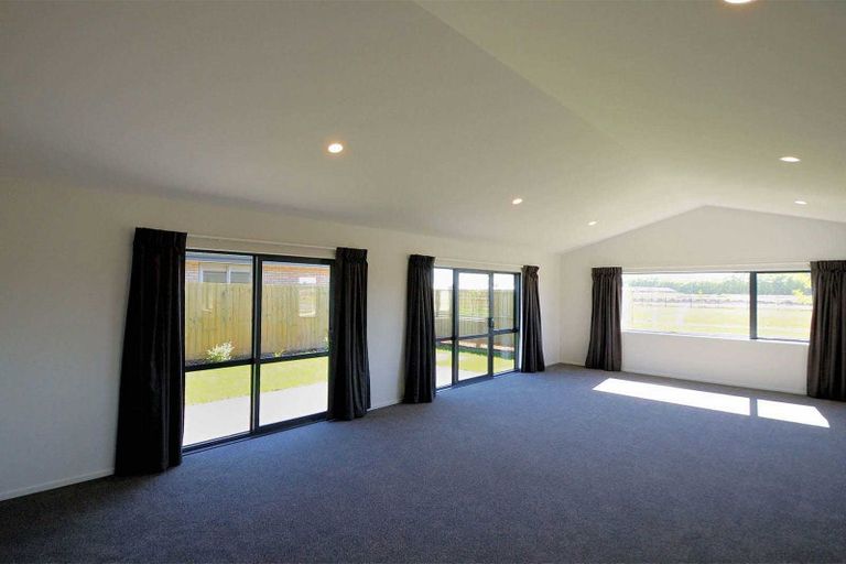 Photo of property in 2 Emma Street, Marshland, Christchurch, 8083