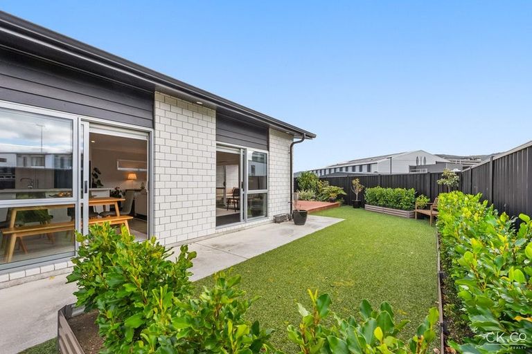 Photo of property in 14 Passchendaele Grove, Trentham, Upper Hutt, 5018