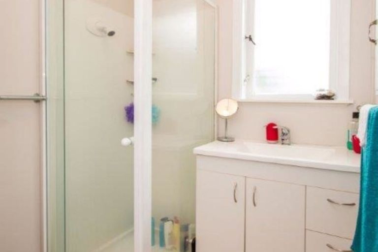 Photo of property in 15 Surrey Street, Manurewa, Auckland, 2102