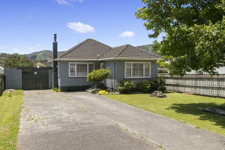 Photo of property in 118 Wainuiomata Road, Wainuiomata, Lower Hutt, 5014