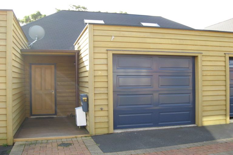 Photo of property in 16 Futuna Close, Karori, Wellington, 6012