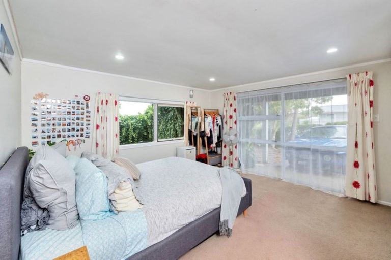 Photo of property in 12 Arahia Street, Northcote, Auckland, 0627