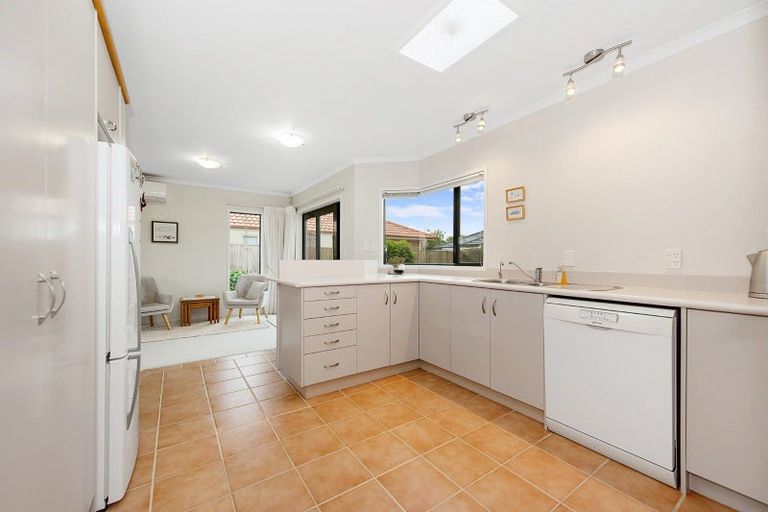 Photo of property in 12 Buckingham Place, Rototuna North, Hamilton, 3210