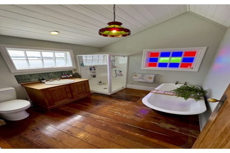 Photo of property in 18 Morley Street, New Plymouth, 4310