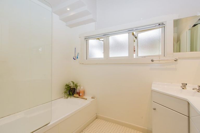 Photo of property in 174 Weston Road, St Albans, Christchurch, 8052