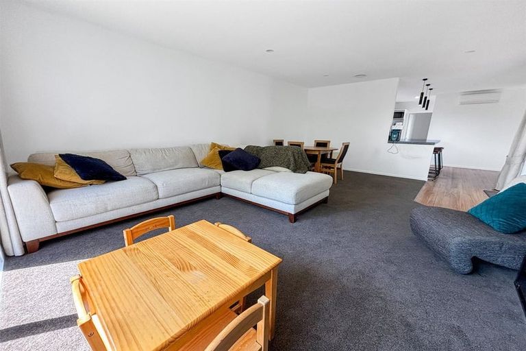 Photo of property in 35 Pinehurst Crescent, Russley, Christchurch, 8042