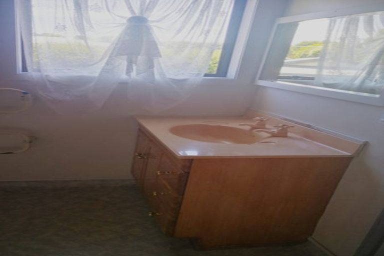 Photo of property in 122 Triangle Road, Massey, Auckland, 0614