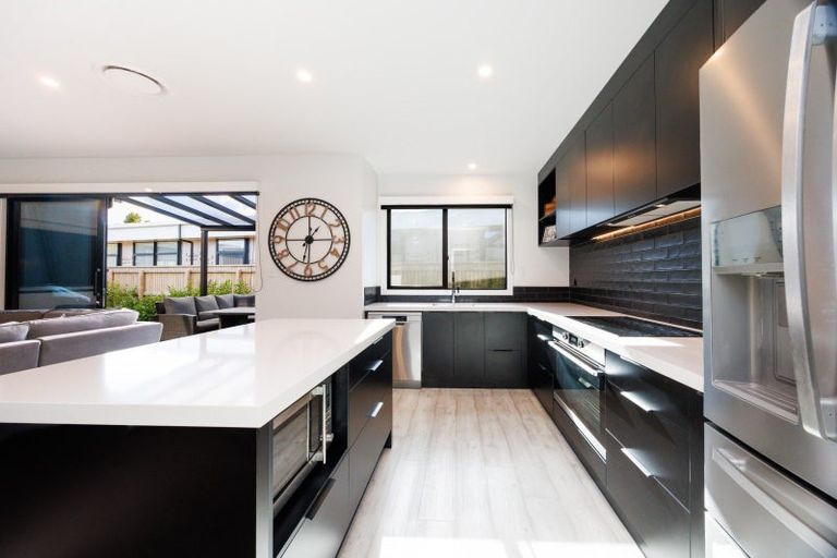 Photo of property in 58 Kanuka Drive, Hokowhitu, Palmerston North, 4410