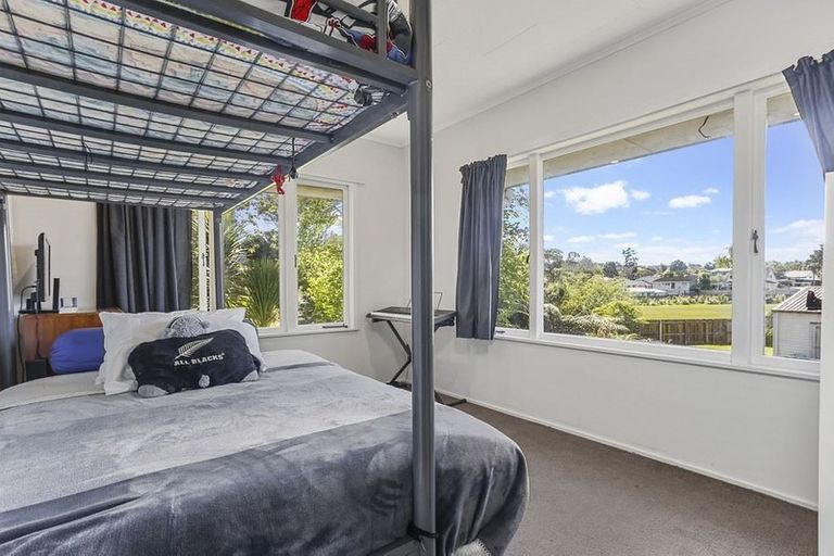 Photo of property in 32 Kashmir Road, Glen Eden, Auckland, 0602