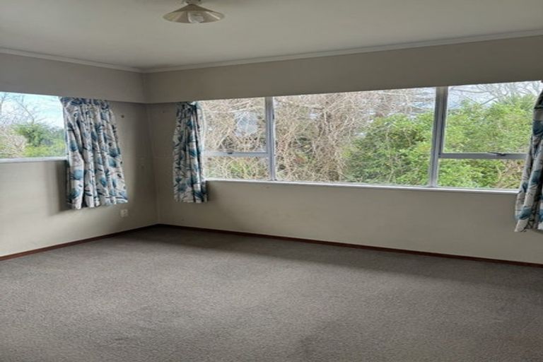 Photo of property in 2/25 Gill Avenue, Te Atatu Peninsula, Auckland, 0610