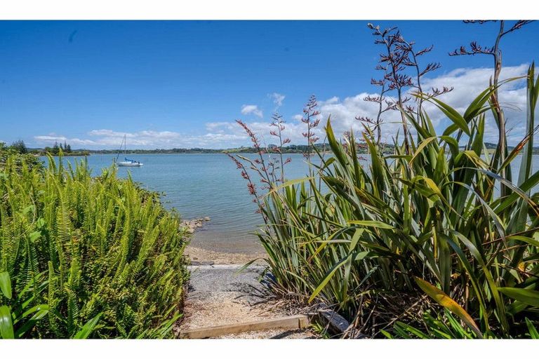 Photo of property in 54 Rangitane Loop Road, Kerikeri, 0294