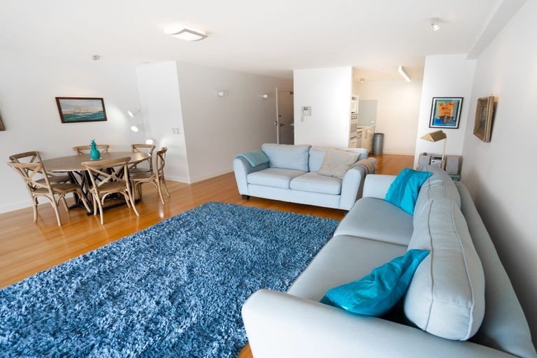 Photo of property in Aqua, 4/74 Oriental Parade, Oriental Bay, Wellington, 6011
