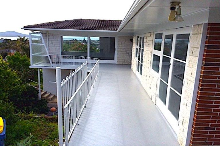 Photo of property in 9 Seaview Road, Castor Bay, Auckland, 0620