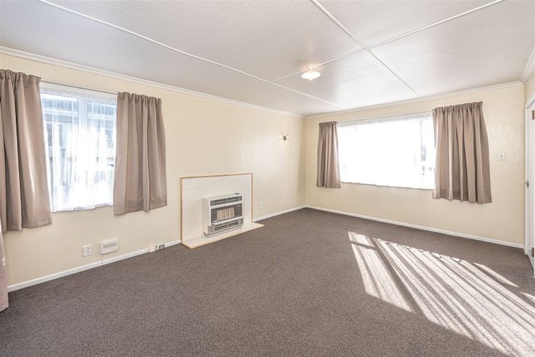 Photo of property in 33 Hood Street, Castlecliff, Whanganui, 4501