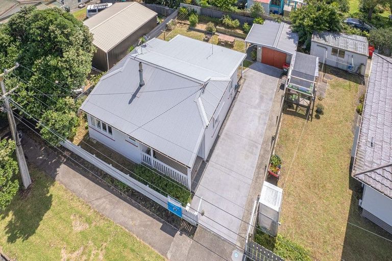 Photo of property in 19 Manuka Street, Castlecliff, Whanganui, 4501