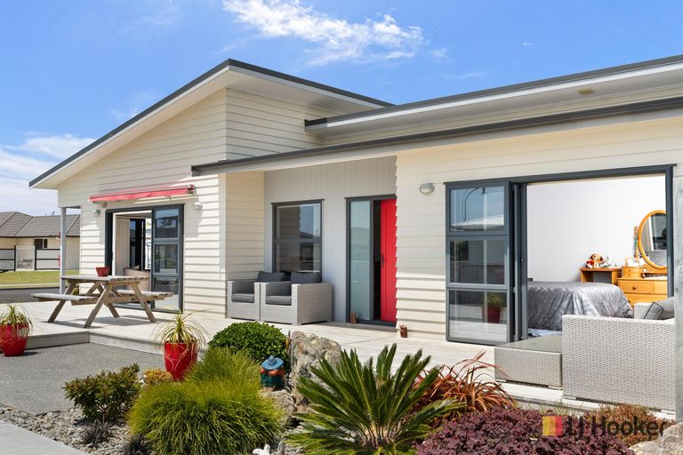 Photo of property in 19 Reel Road, Athenree, Waihi Beach, 3611